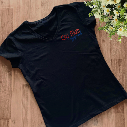 'Keyzpark Cali Mum & Cali Nana' Collection Classic Red & Dark Blue Glitter - Black V-neck t-shirt
